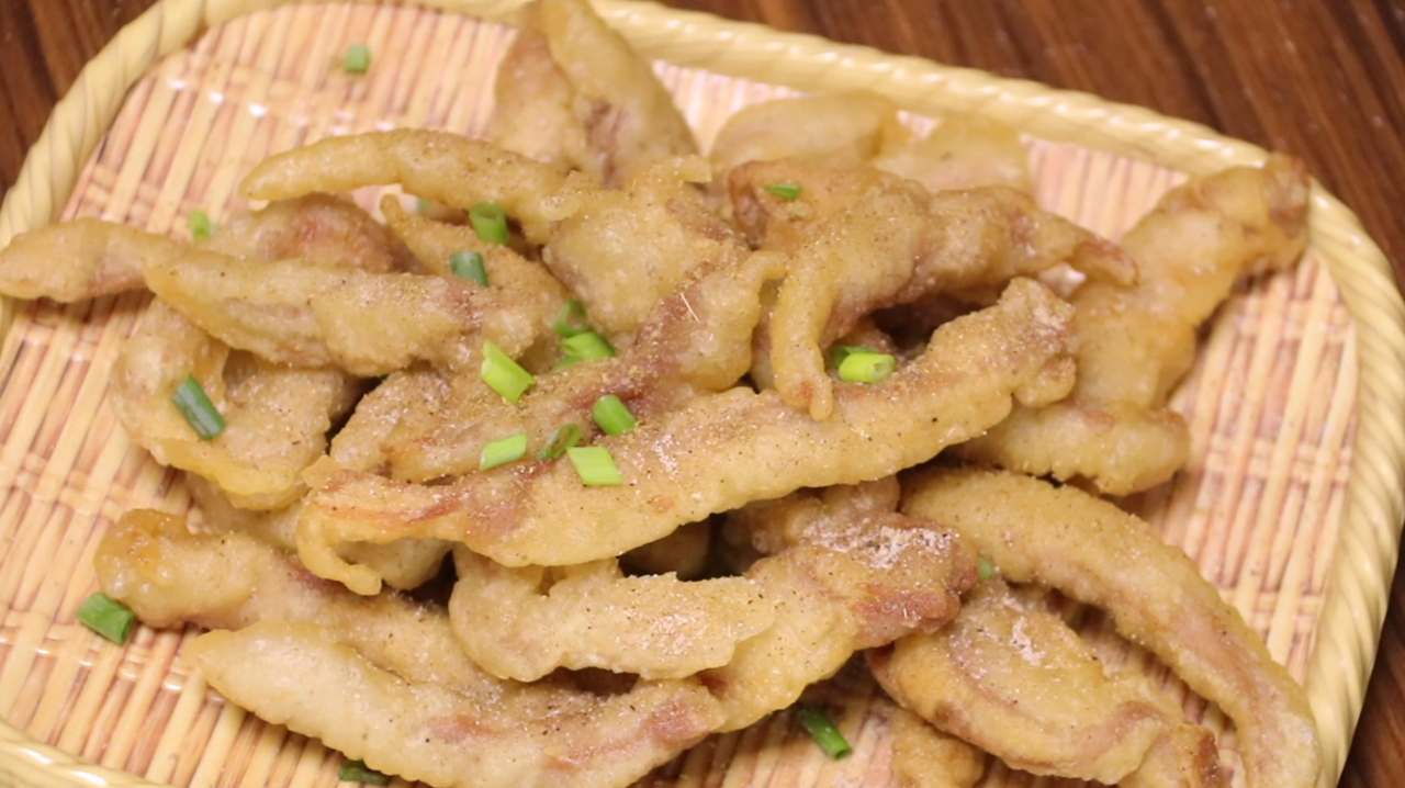 炸酥肉，很多人第一步就错了，掌握这2个小技巧，外酥里嫩还入味