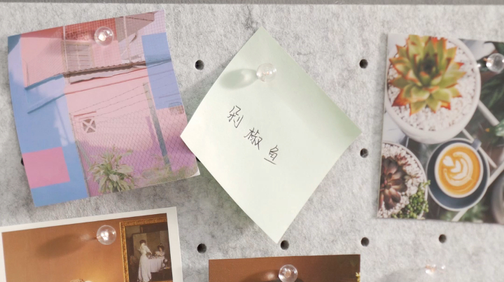 剁椒鱼,鲜辣舒爽,色香味俱全 ????食材准备:草鱼、金针菇、淀粉、胡椒粉、料酒、剁椒酱、葱、油