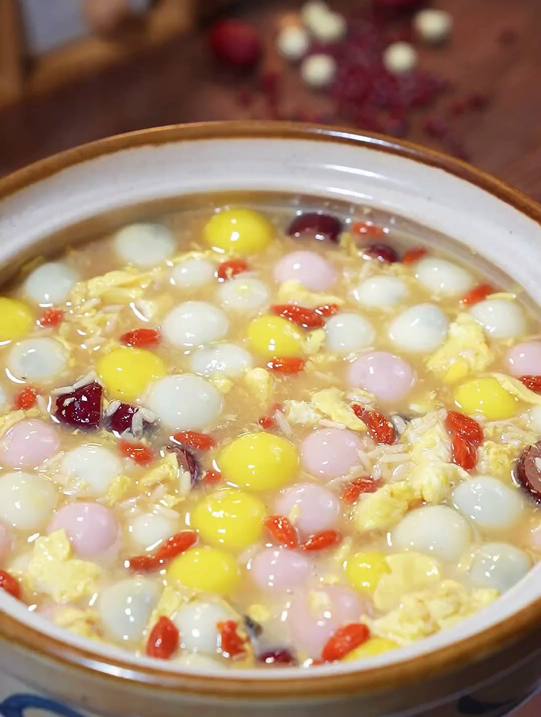 早上不想做早饭,那就来一锅鸡蛋红枣丸子汤吧