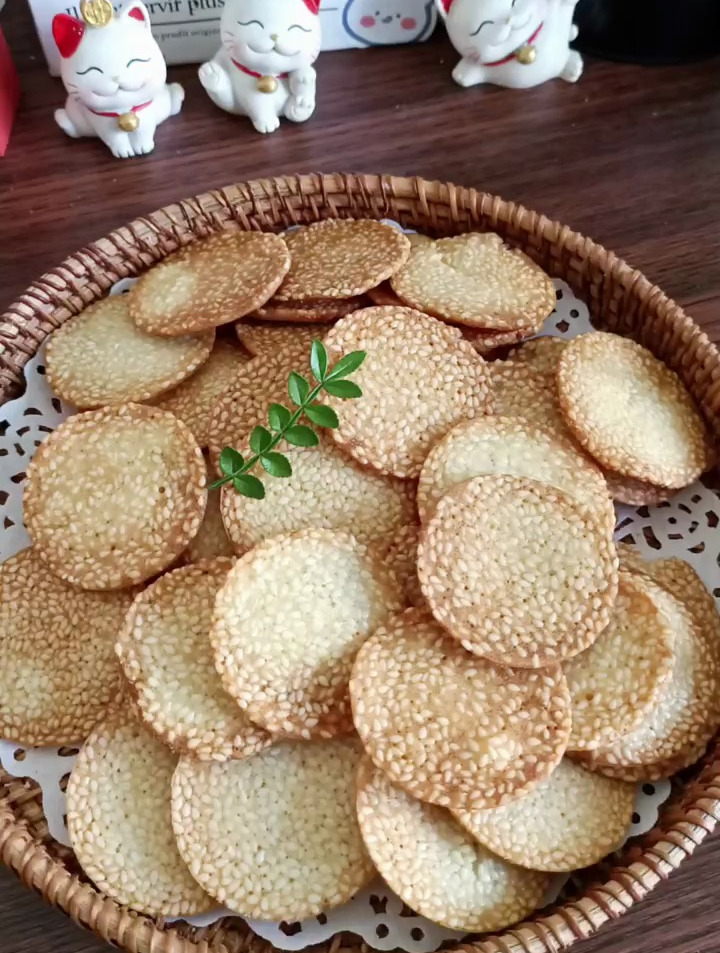 简单到有手就会做的芝麻薄脆饼,一口嘎嘣脆