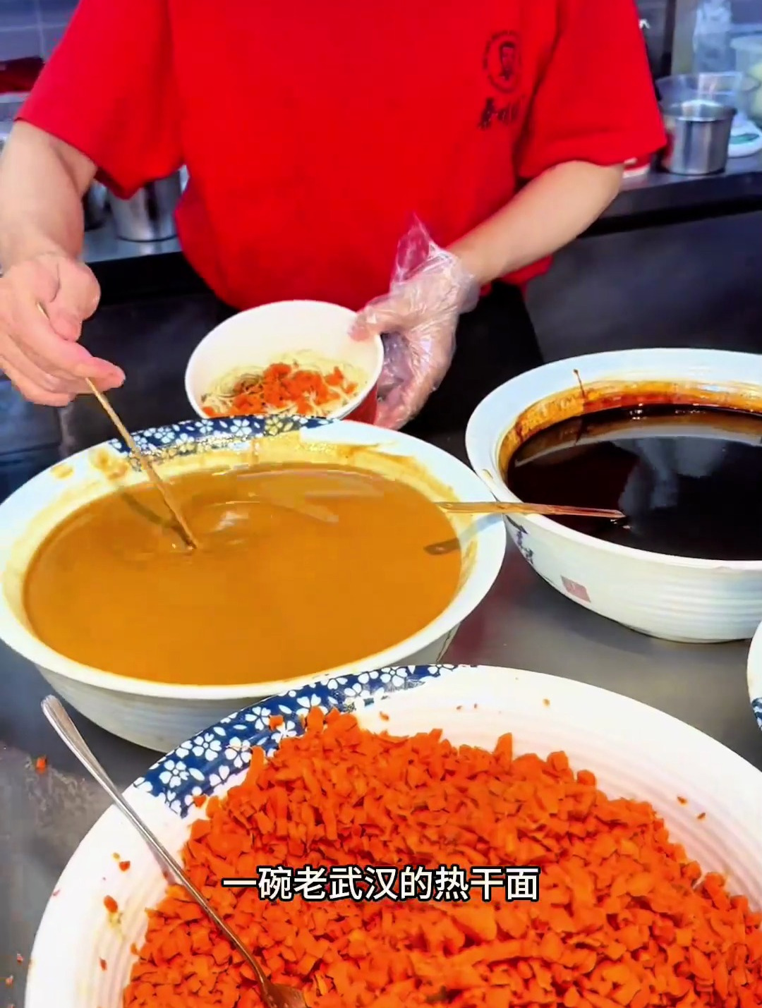 热干面加卤鸡蛋加酸梅汤来蔡明纬