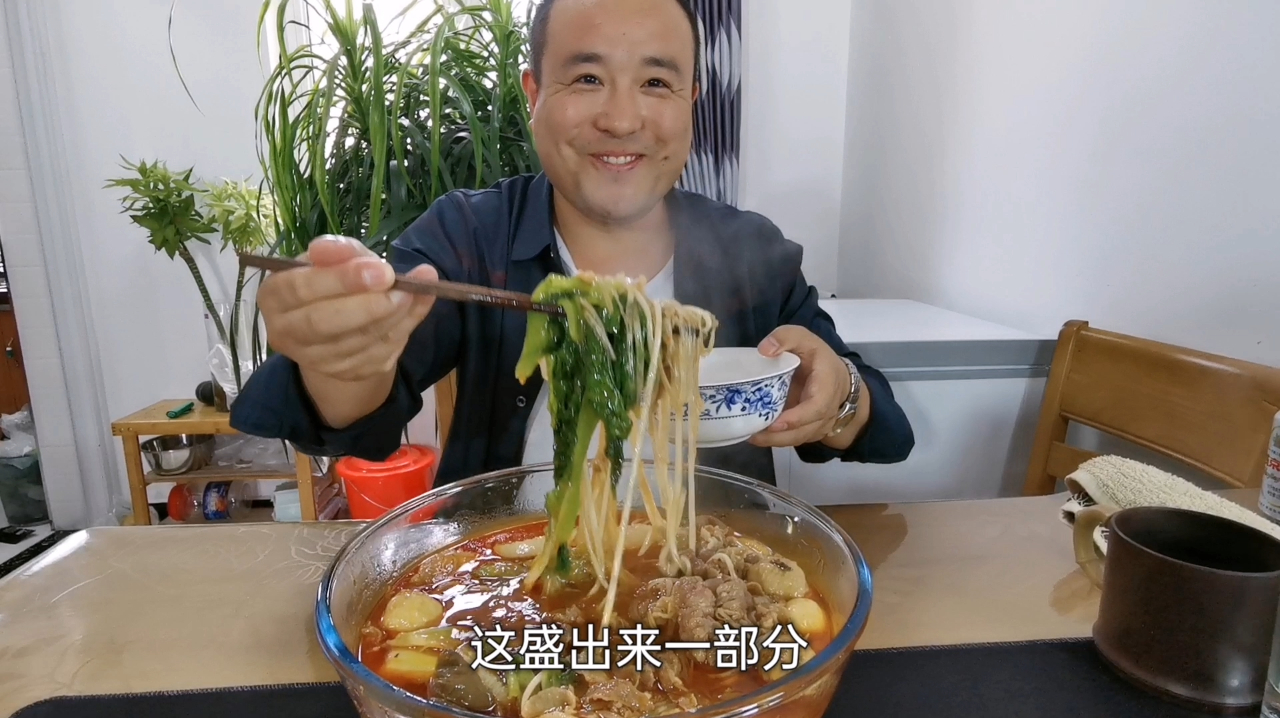 鹏小哥教你在家做麻辣烫,制作简单,麻辣鲜香,吃了还想吃