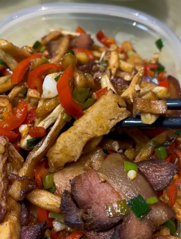 午饭必须安排一顿「小六汤包」,好吃不贵