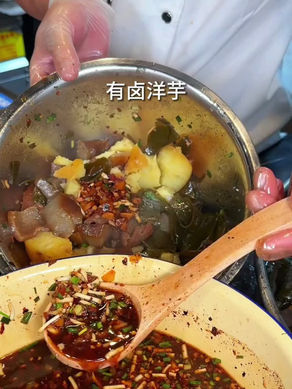 当你生活在贵州你就会吃到地道的贵阳小吃和 黔菜