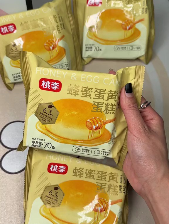 桃李面包真的是我的爱 这个蜂蜜蛋黄蛋糕真的好爱!