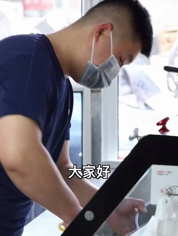 创业一年 夫唱妇随!麻辣鸡小店终于从小区搬到了市场!