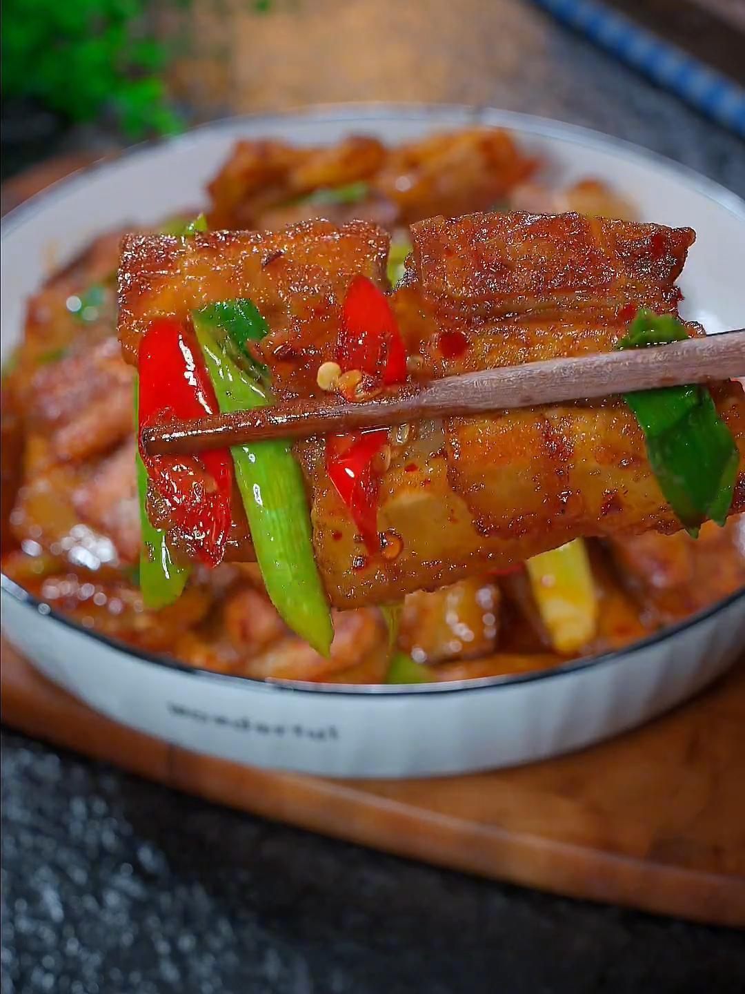 这样做的家常回锅肉特别的好吃下饭