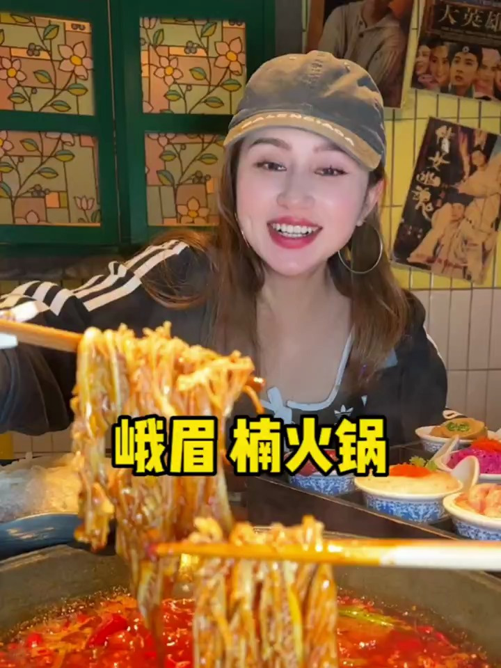 峨眉也有楠火锅了,没有华丽的摆盘,只有实实在在的味道和菜品