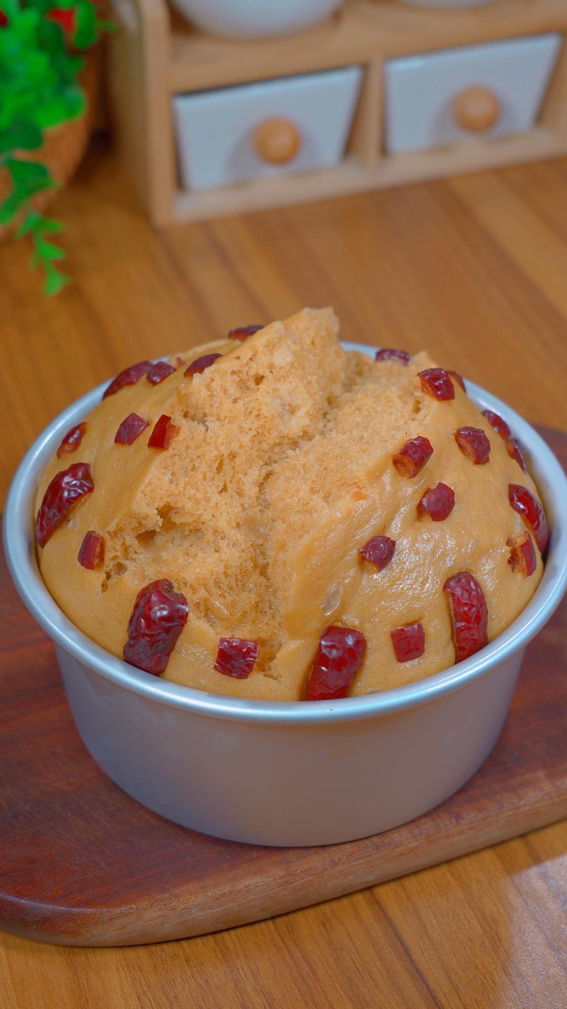 每次过年我都会蒸红糖发糕,寓意年年发财,枣香浓郁真好吃