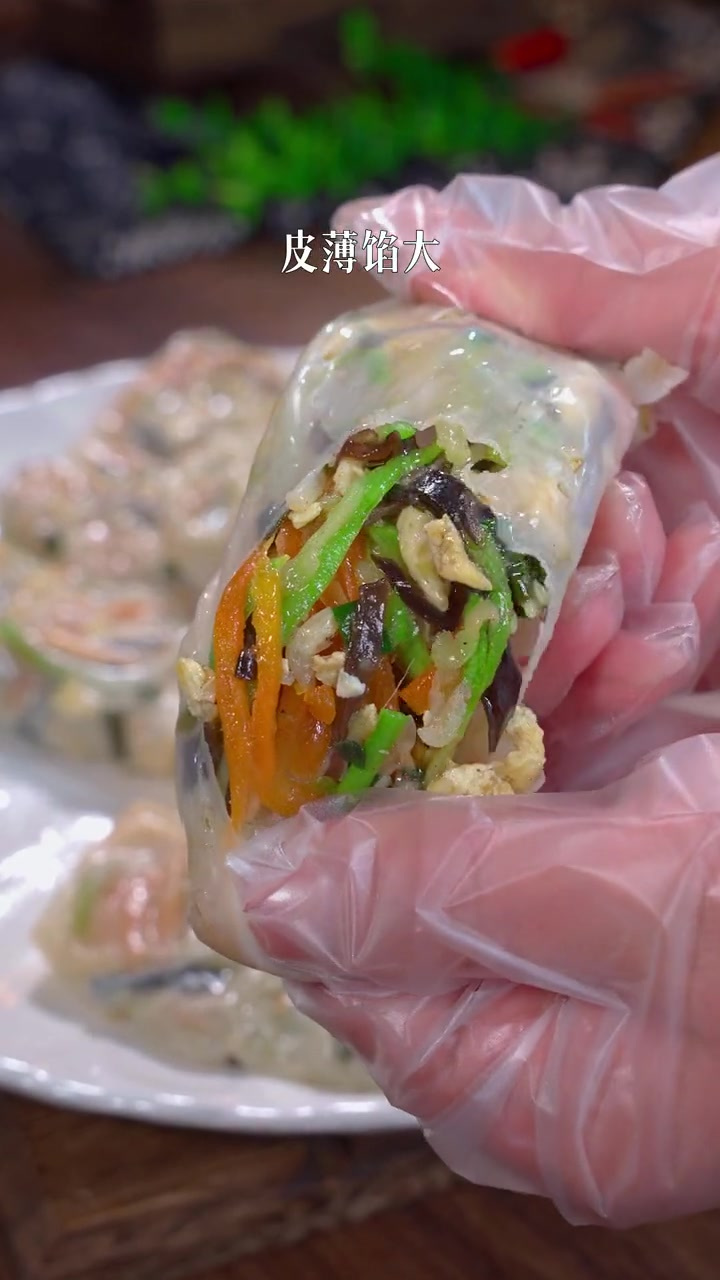 孩子不爱吃蔬菜,你就像我这样给他做饺子皮蔬菜卷一口一个