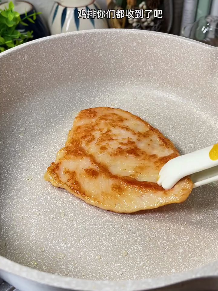 馋了好久的鸡排今天终于安排上了,鲜嫩又多汁