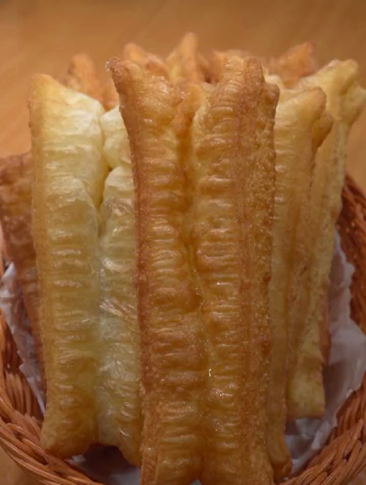 香酥小油条的家常做法,做法简单又好吃,个个蓬松酥脆