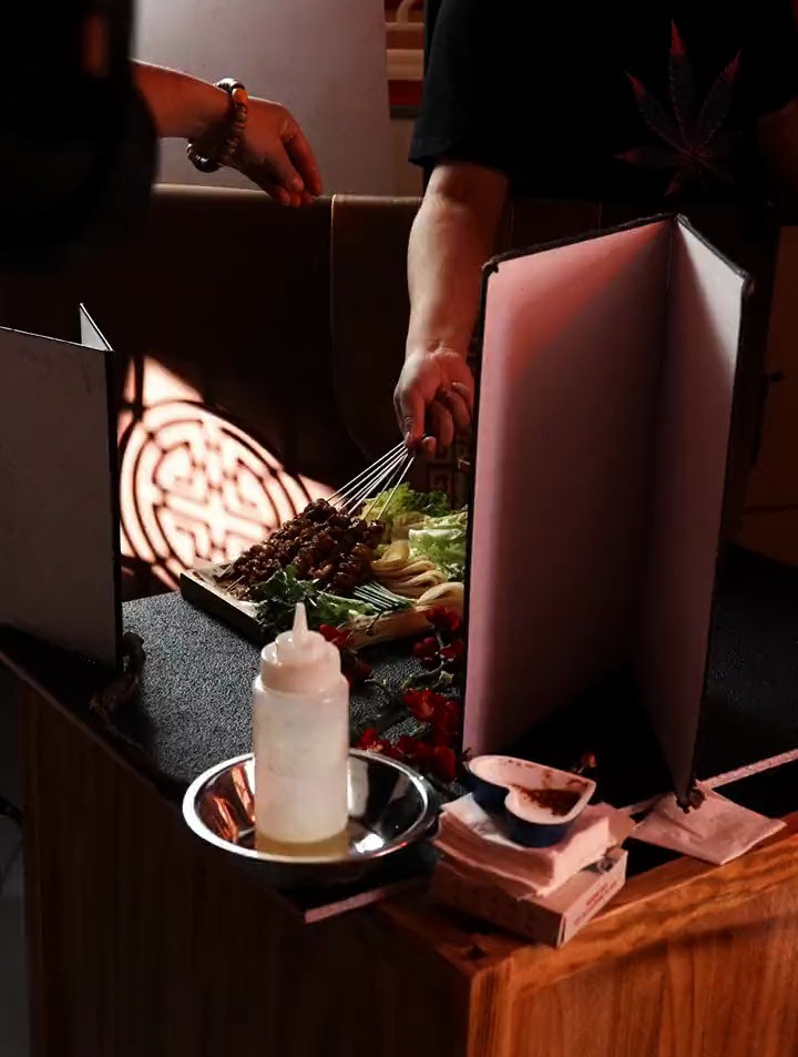 美食摄影师烤鸭店菜品日常拍摄