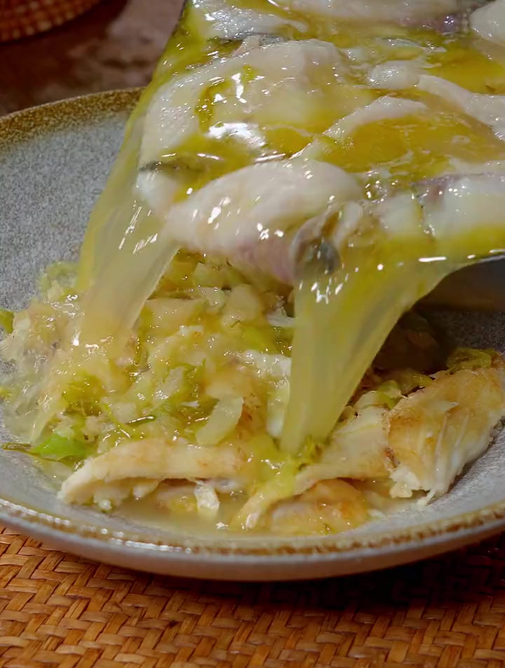 在家经常做这个可以喝汤的酸菜鱼,做法简单鱼片嫩滑,太好吃了