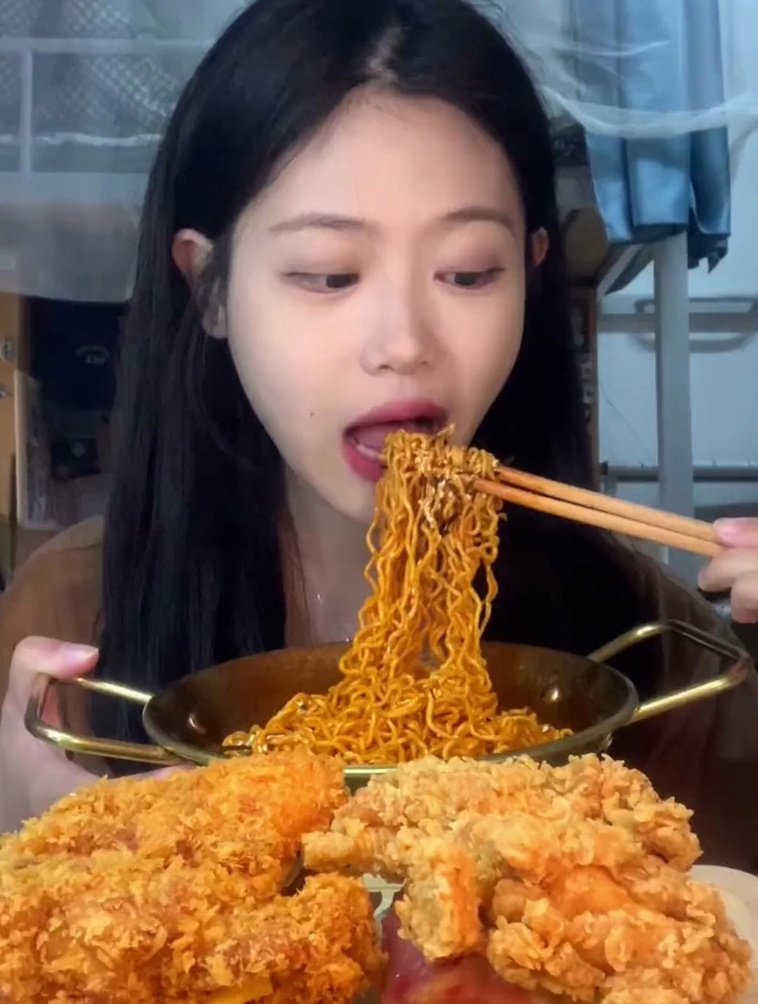 尝尝两种口味的肉霸堡,火鸡面好好吃呀