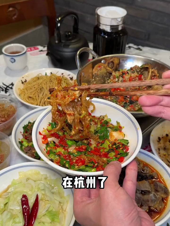 馋哭长沙人得湘菜馆 壹盏灯开来杭州啦