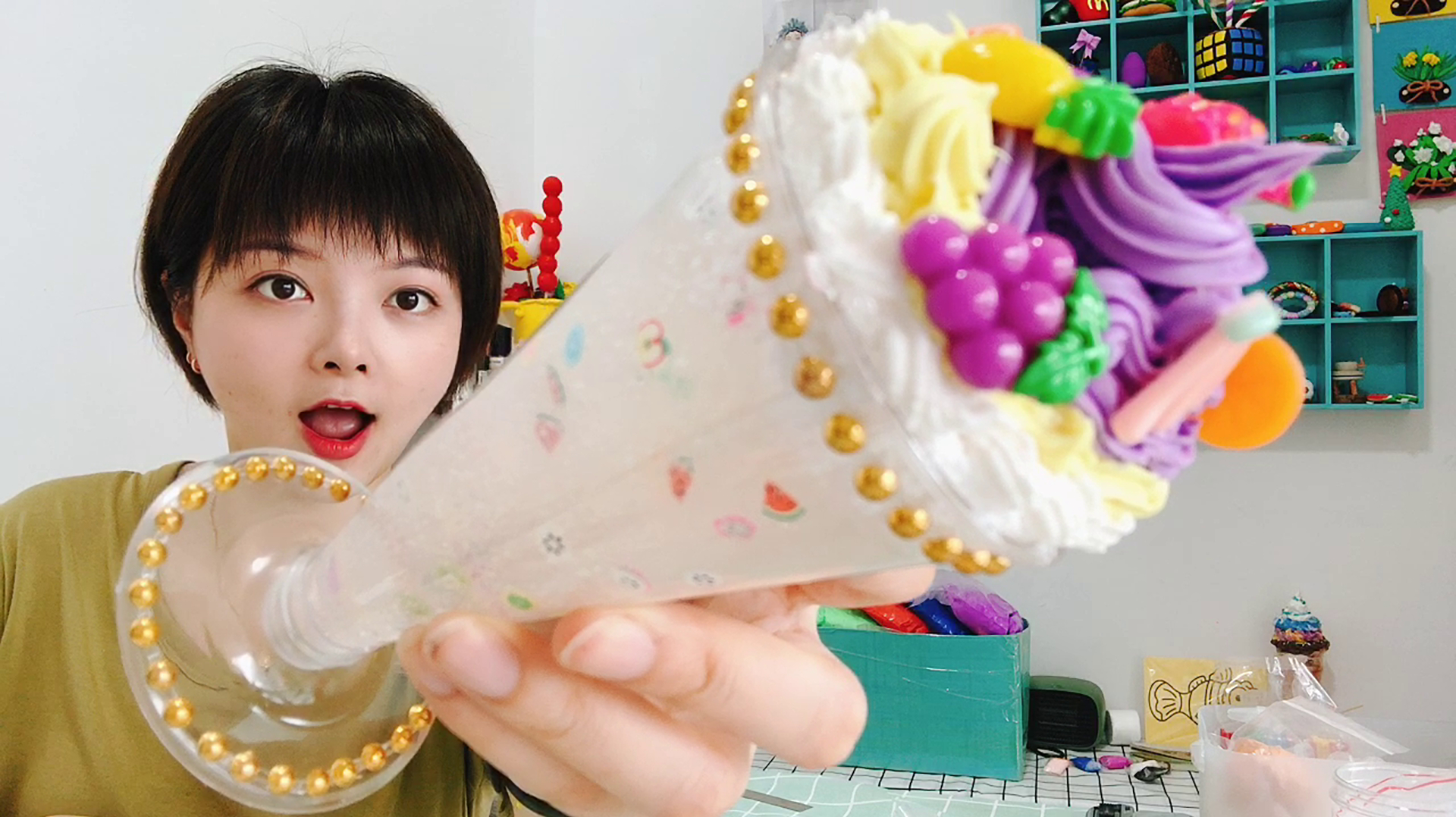 创意手工,小姐姐用黏土、史莱姆做冰激凌,堆满水果超逼真无硼砂