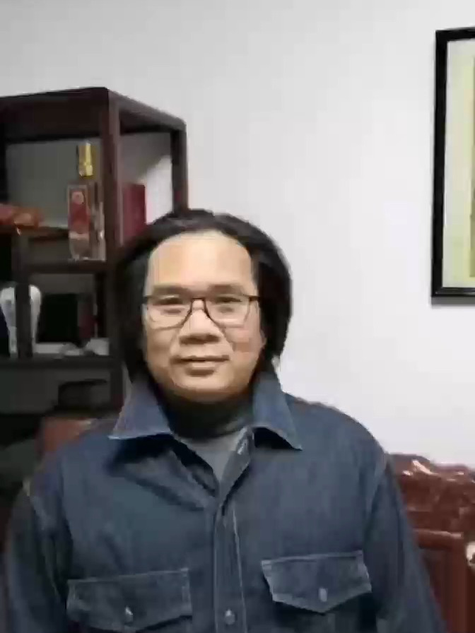 大红袍艺术家,中美协会员,广西美协理事——谢运南教授