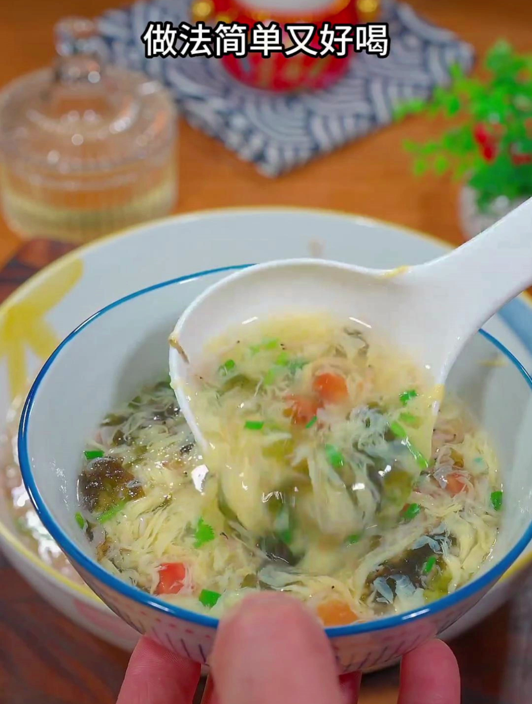 这样做的虾皮鸡蛋汤,汤鲜味美,营养丰富