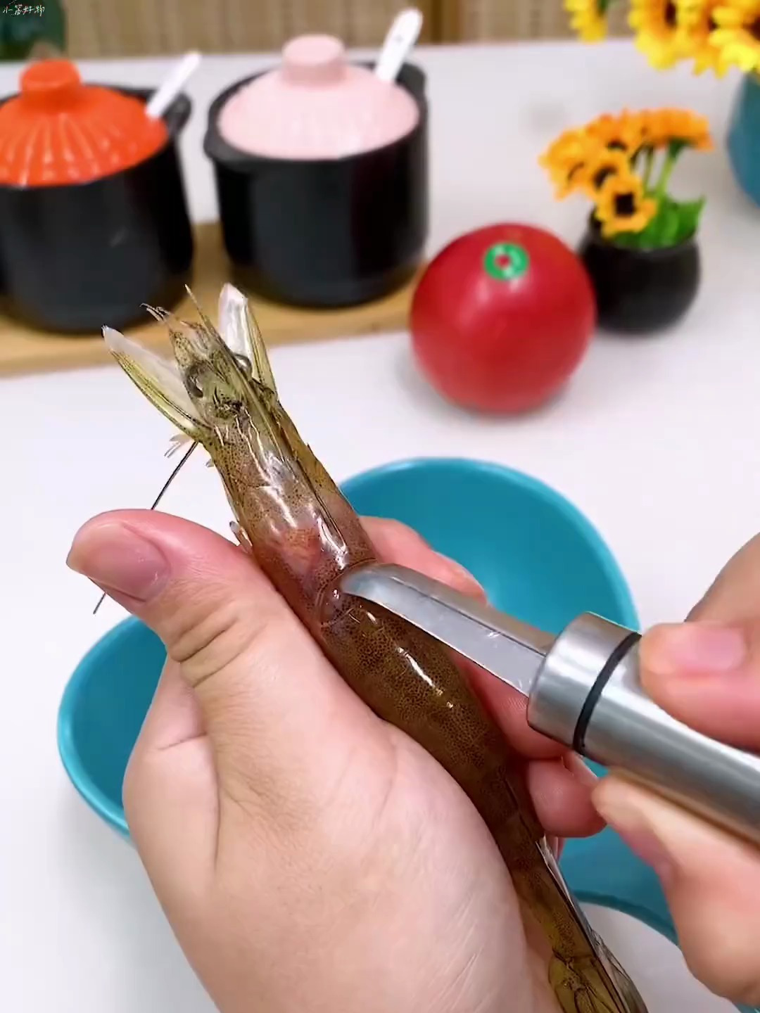 吃虾不去虾胃线,就等于在吃大便,用这个小神器就能轻松搞定