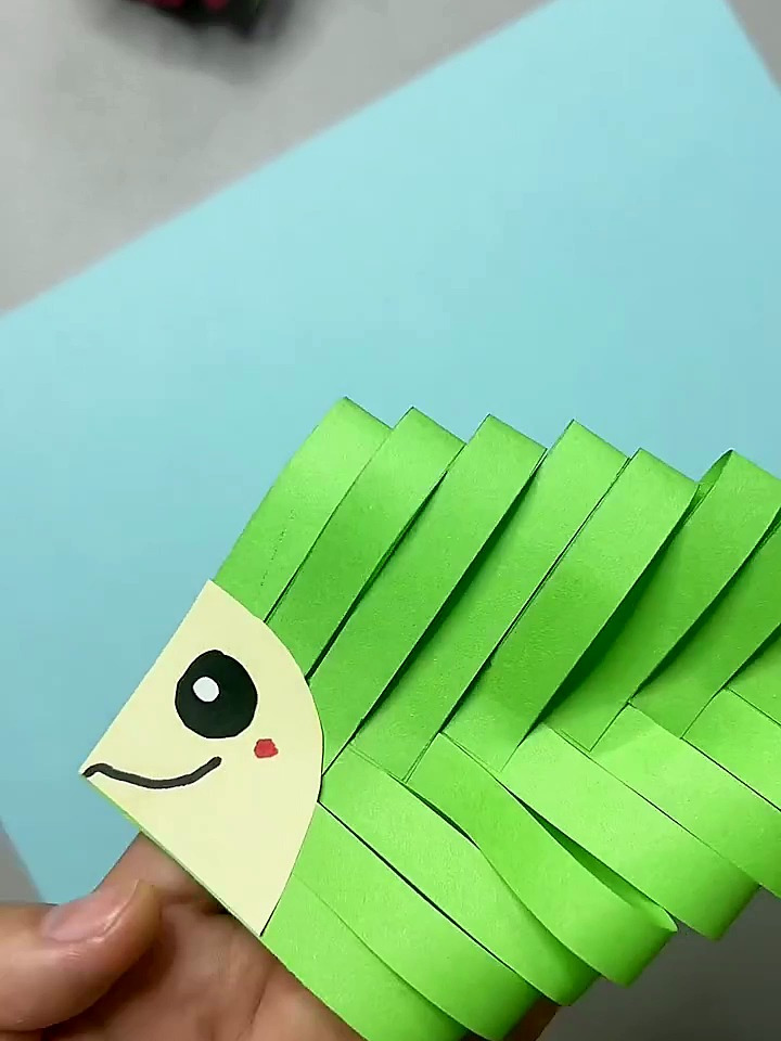 今天来用纸做个立体的小鱼,超简单折纸教程