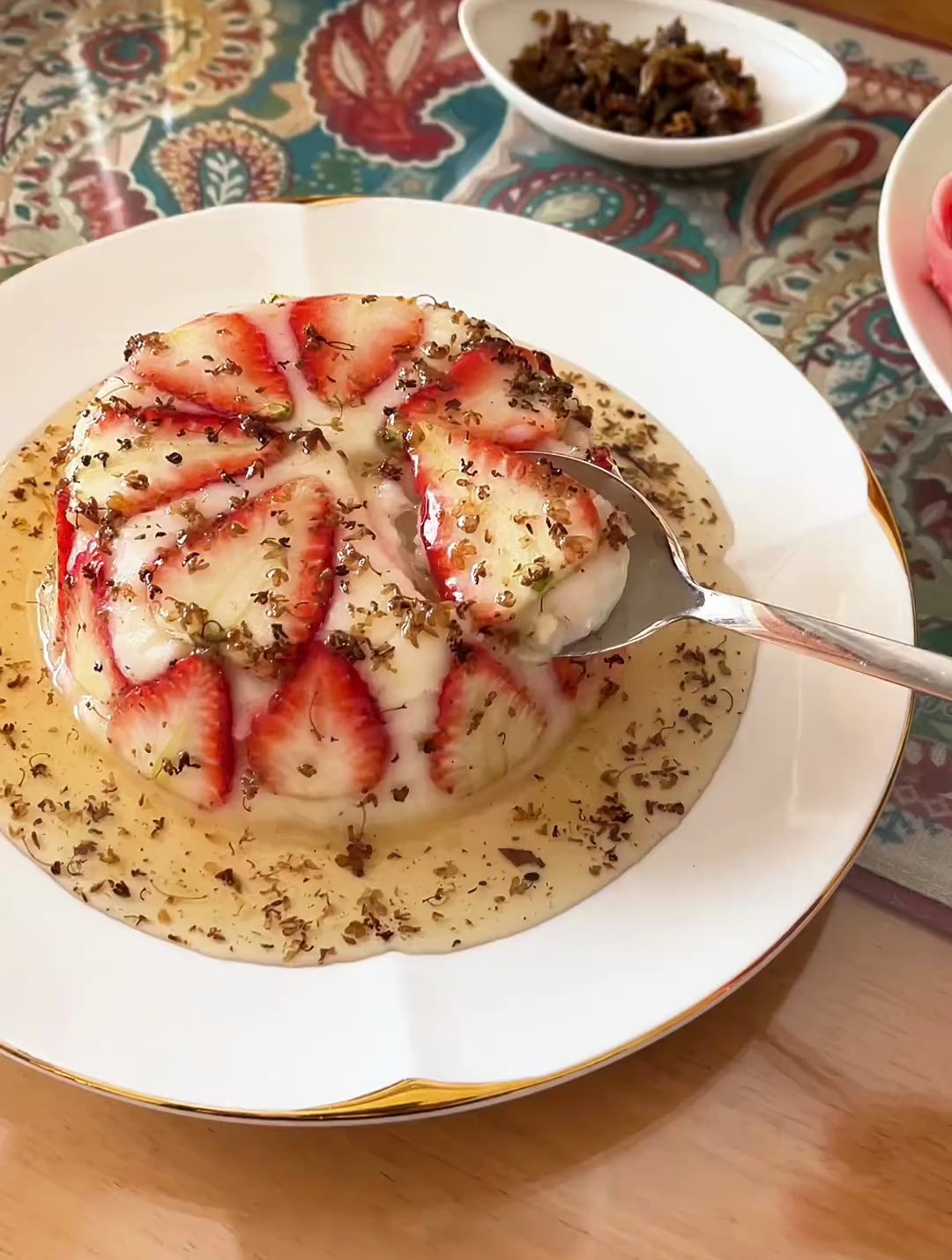 桂花蜜山药糕,最近网上很火,好看又好吃,香香糯糯的冰淇淋口感