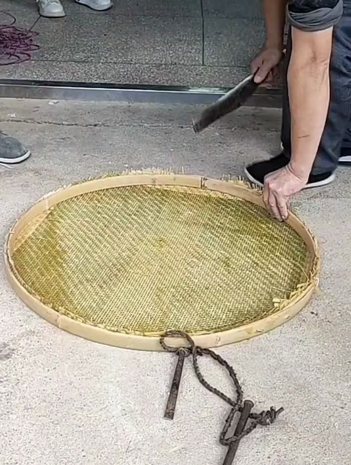 制作一抉茶叶筛子,这种筛子做工要一天,网友们您们看值多少钱
