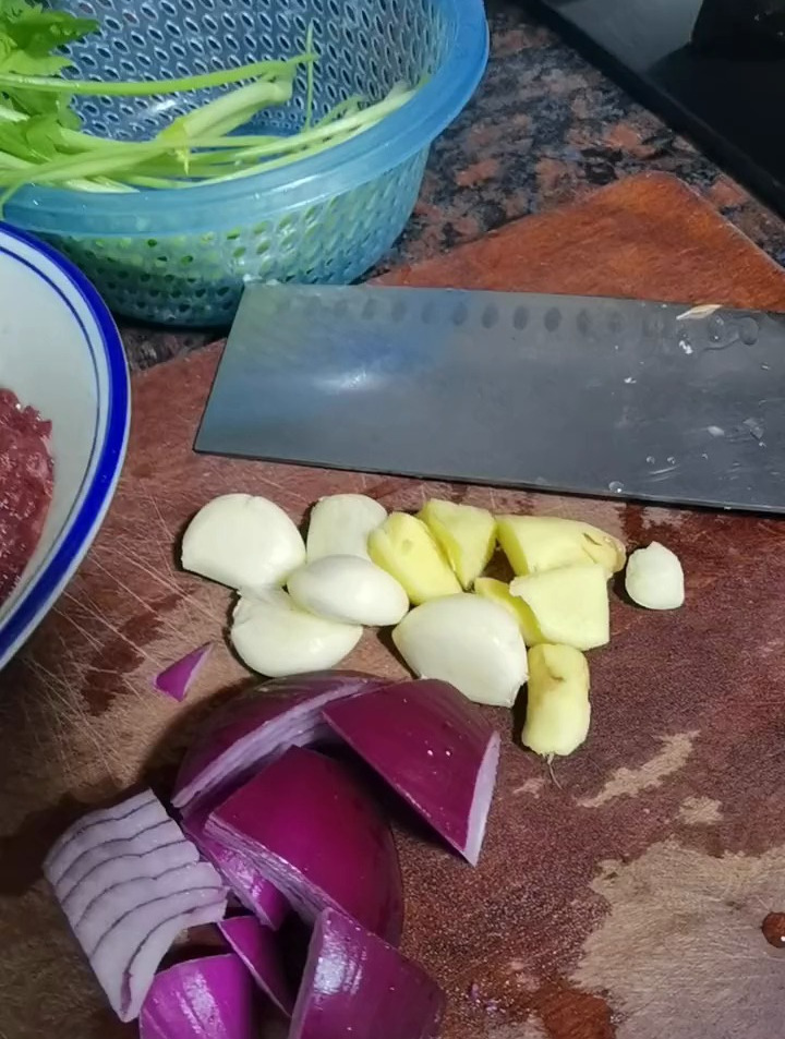 沙茶生焗牛肉,白玉菇番茄汤,白灼沙卢虾!减脂晚餐!
