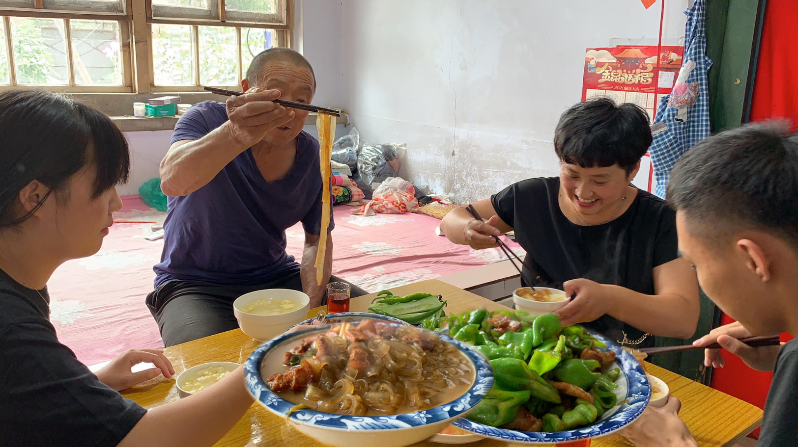 猪肉炖粉条怎么做才好吃,原来诀窍在这里,1次1大锅不够吃