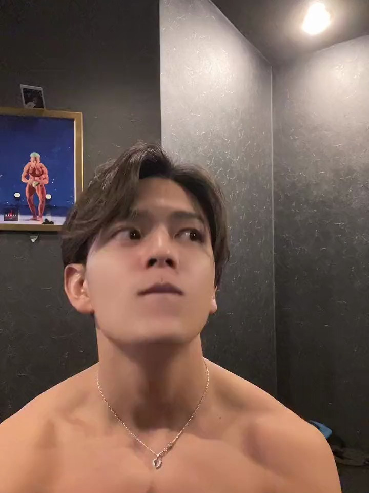 帅哥肌肉男好可爱 肌肉男