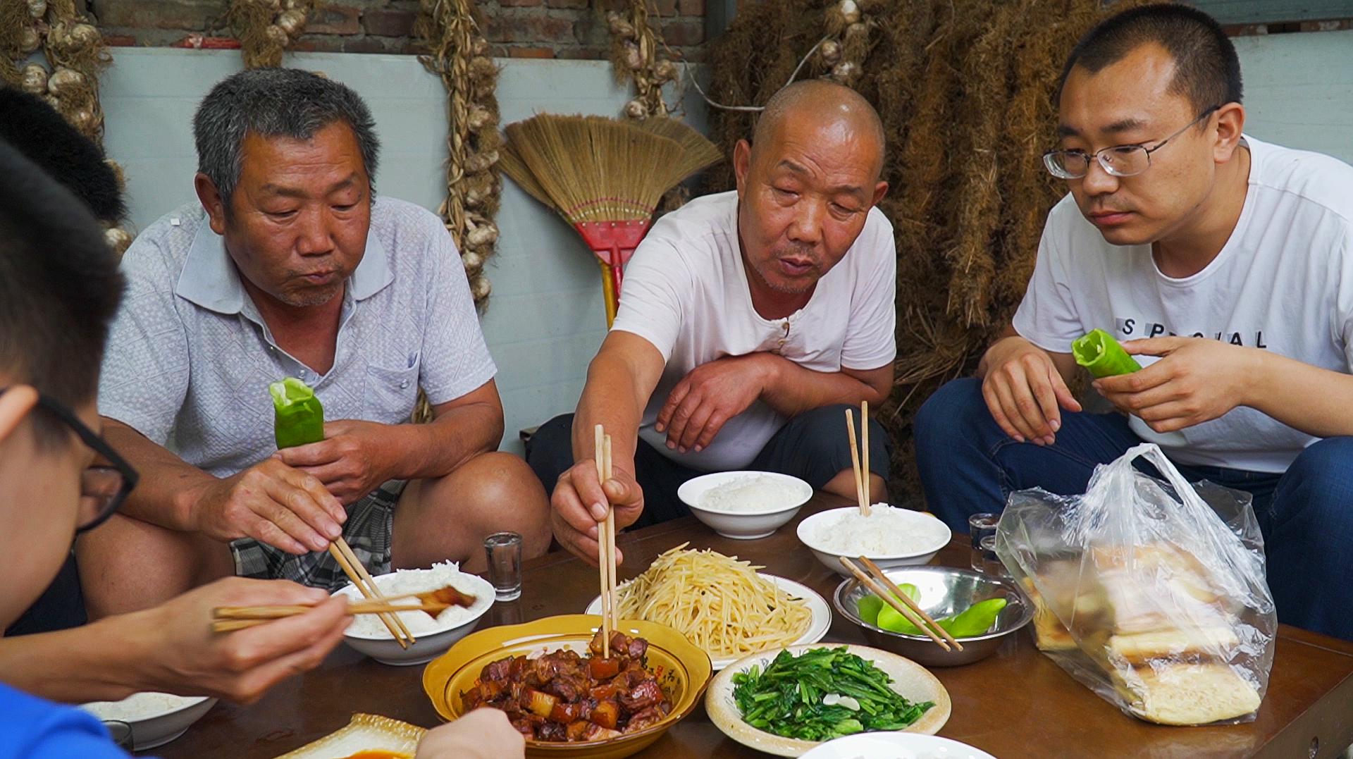 [图]阿远做了10斤红烧肉，肥瘦相间卖相好，老爸和大伯这顿吃得舒坦