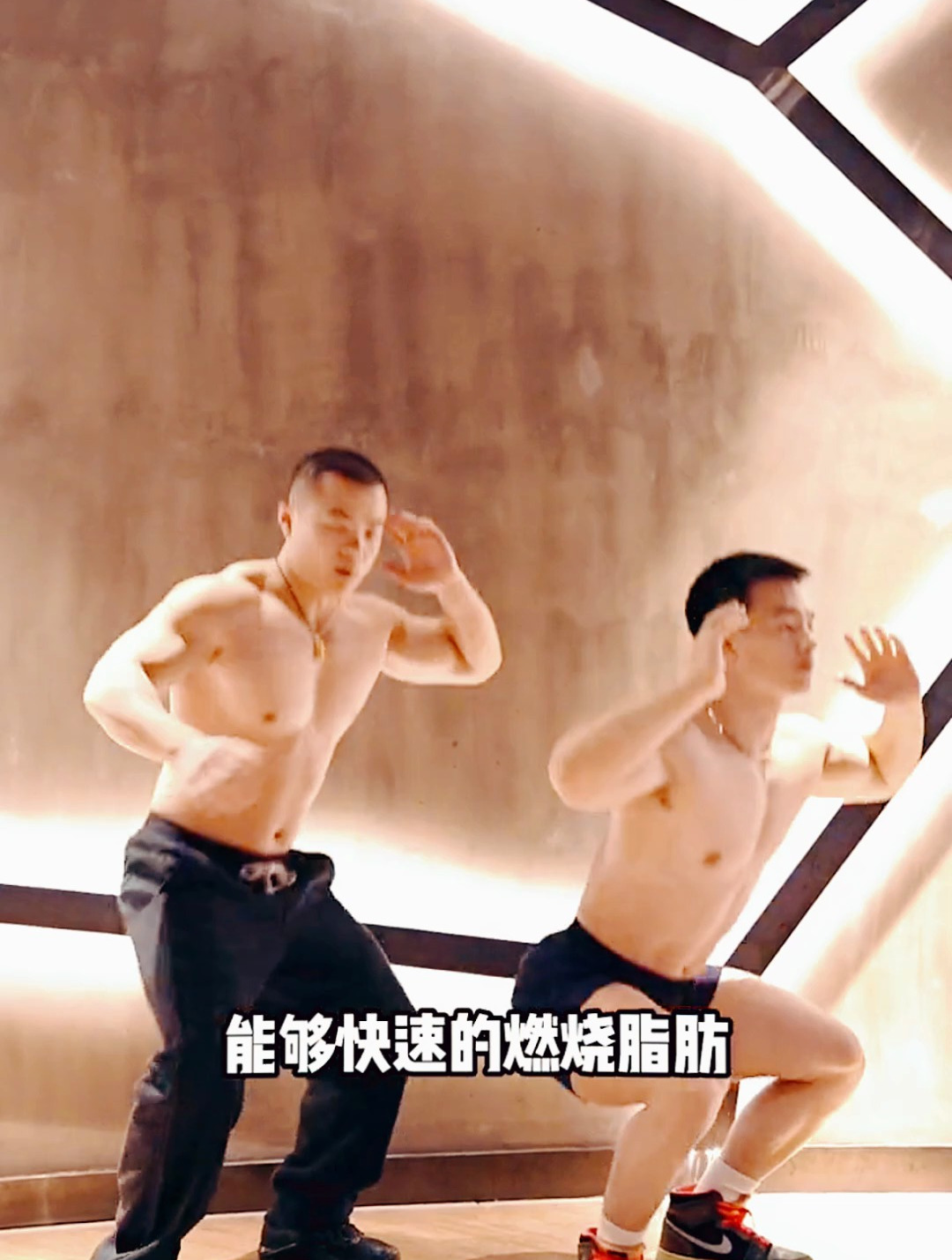 想甩掉腰腹两侧的赘肉这四个动作就够了