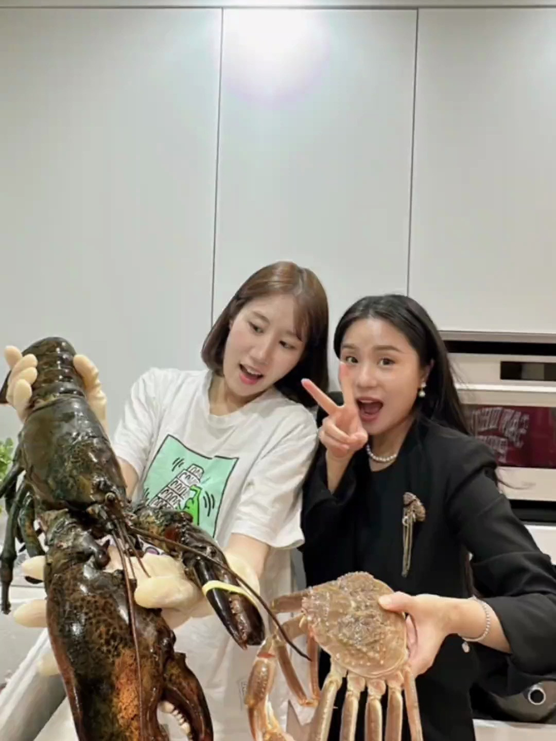 嫂嫂给我做意大利面,我给她做龙虾 又是吃饱饱的一天啊