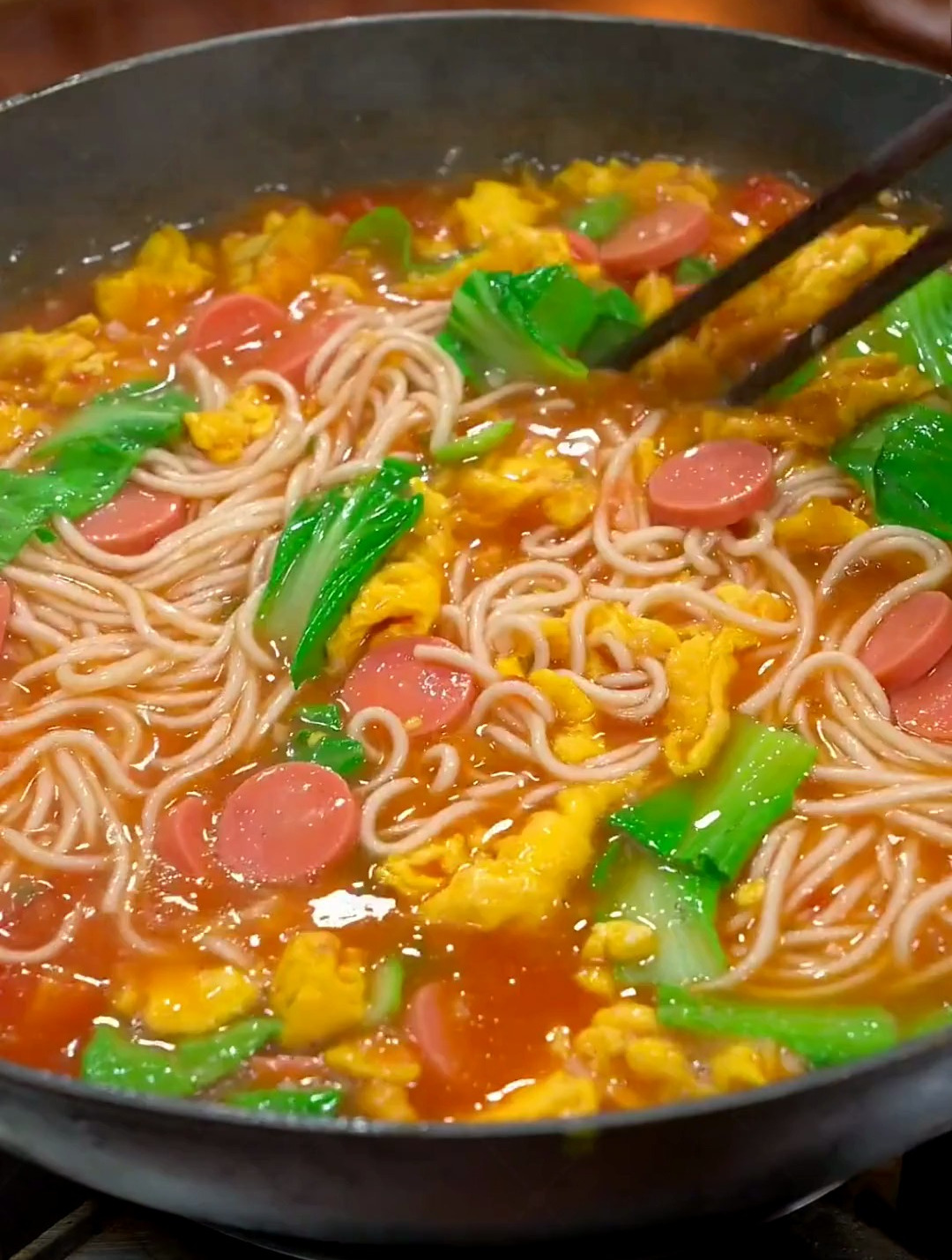 早餐就做这个番茄鸡蛋面,汤酸开胃,孩子吃不够