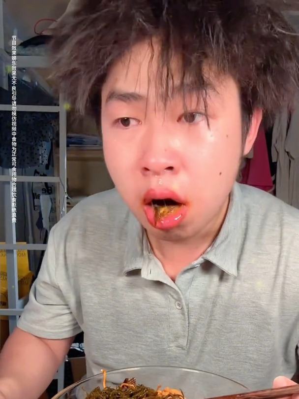 简单吃两份爆辣曹氏加一盒缺牙齿