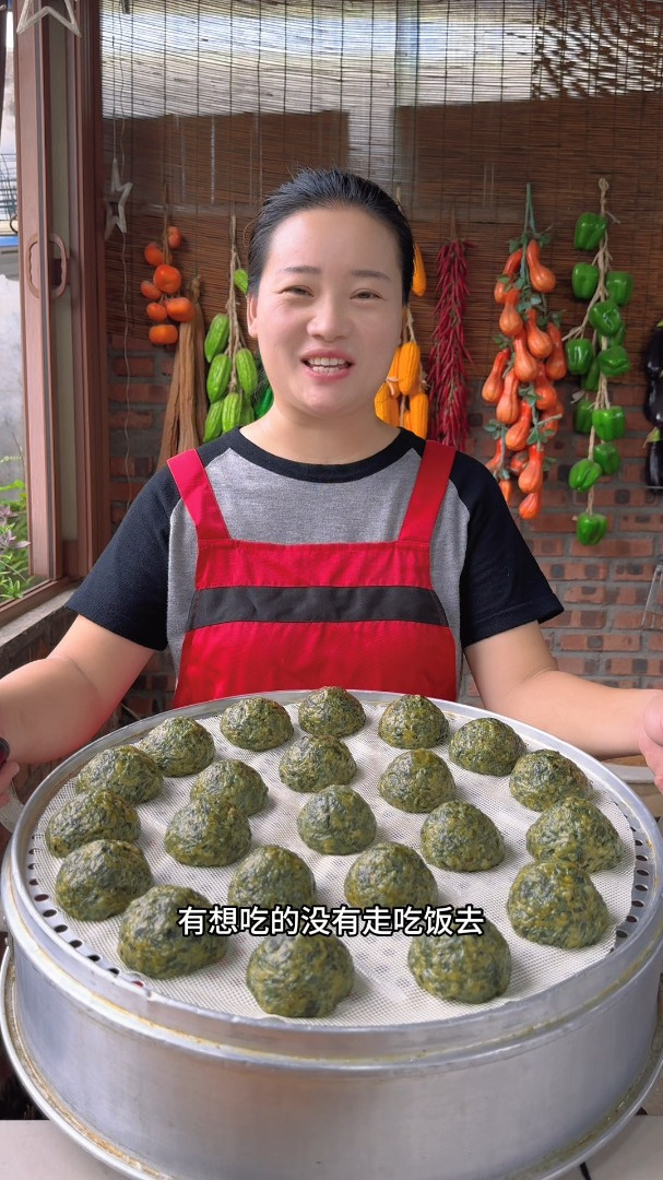 摘点红薯叶,朵朵今天做的红薯叶窝窝头