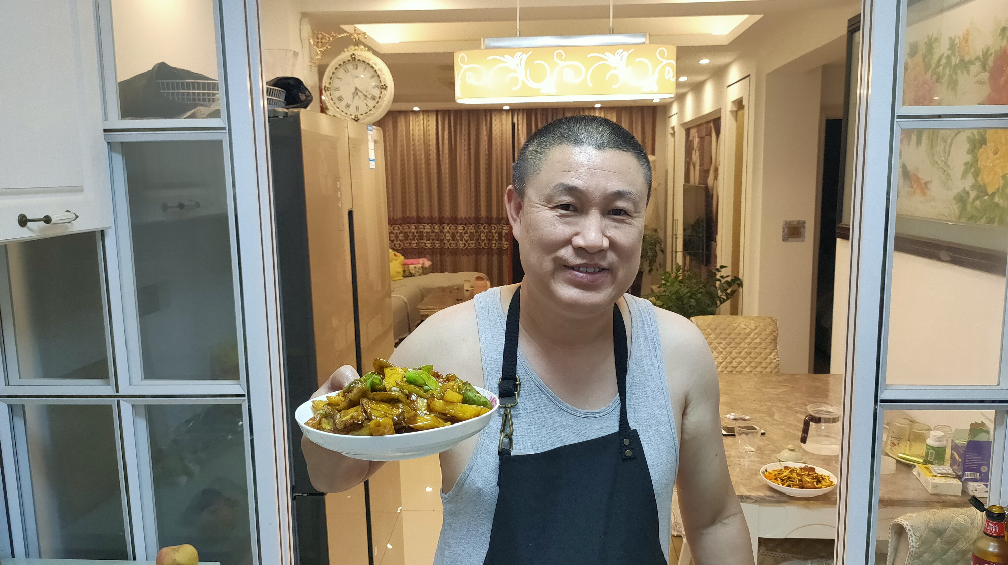 大春在家做地三鲜 结果做出来一吃 你猜咋地
