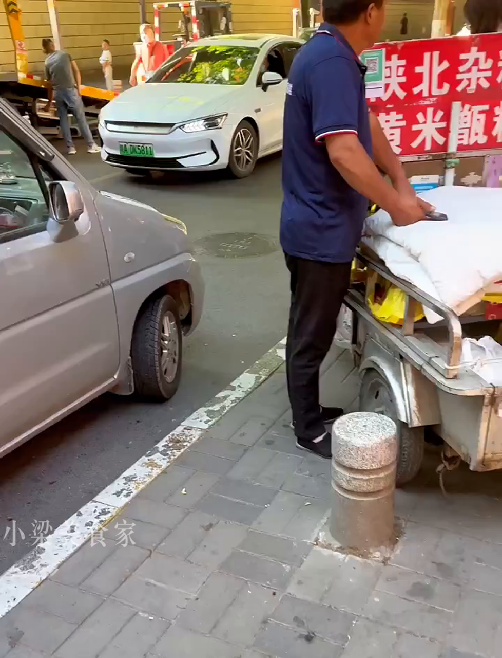 刚出炉的新奇美食!尝一尝黄米蒸糕!