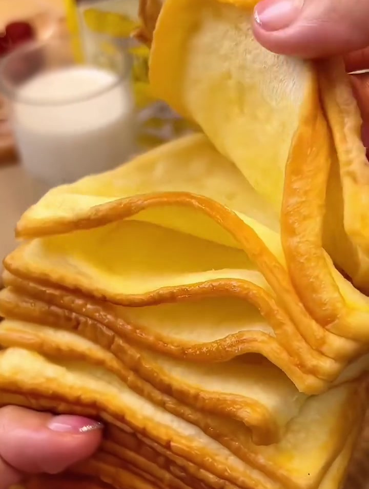 三只松鼠千层吐司也来卷啦,层层起酥,松软绵密,奶香味十足
