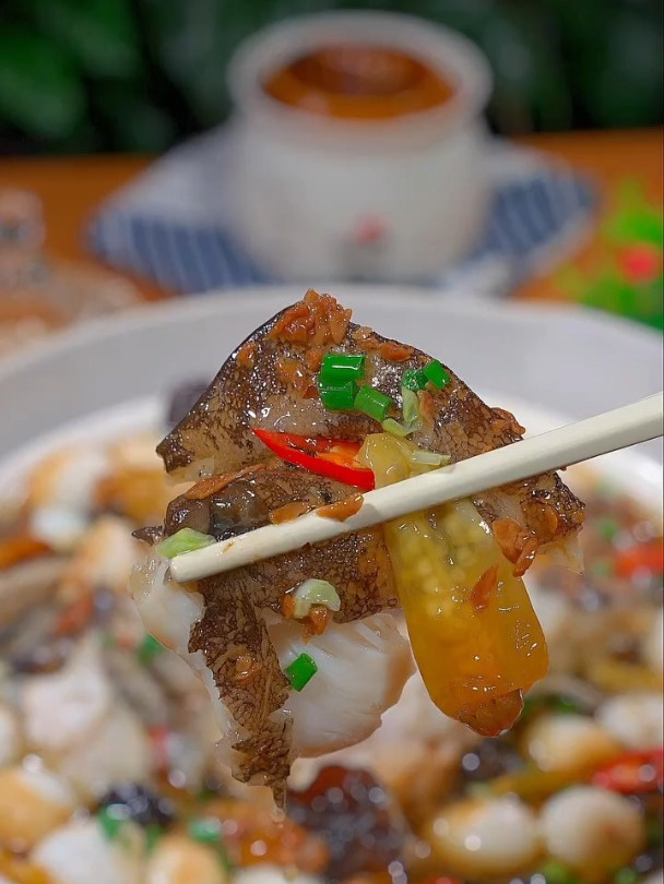 这样做的酱椒碟鱼头你吃过吗,酱香浓郁,鲜嫩辣爽