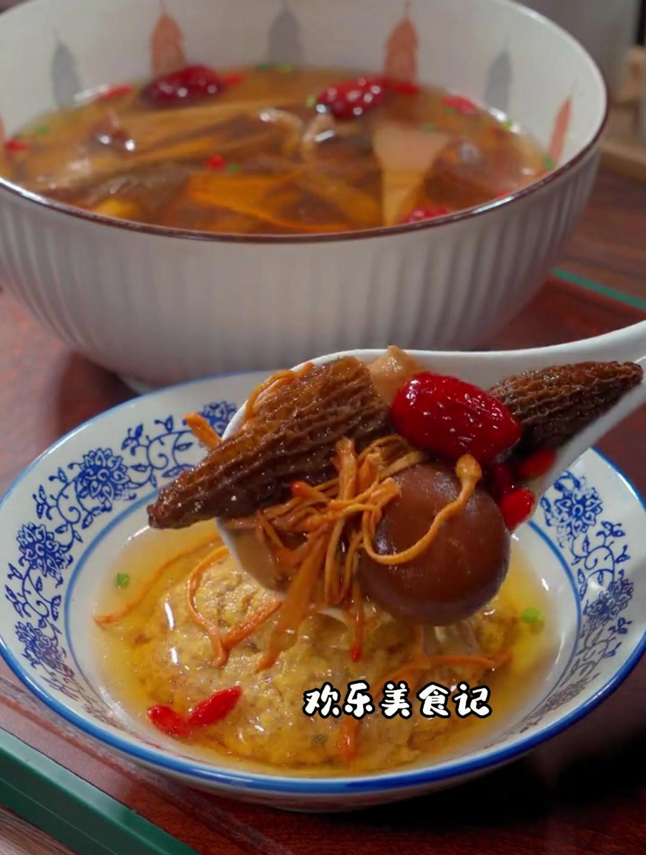 羊肚菌菇肉饼汤的家常做法