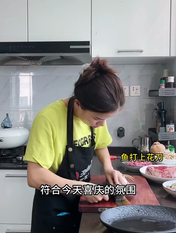 做14道菜给老板侄儿庆祝考上大学,战斧牛排+鱼跃龙门+一帆风顺