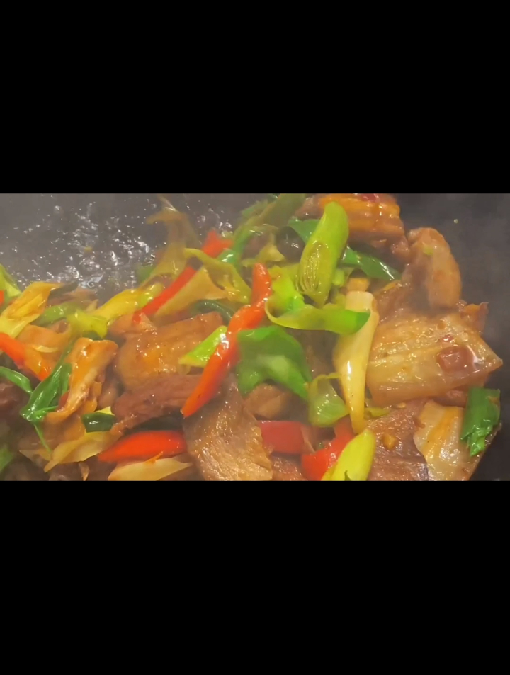 四川名菜回锅肉的正宗做法,酱香浓郁