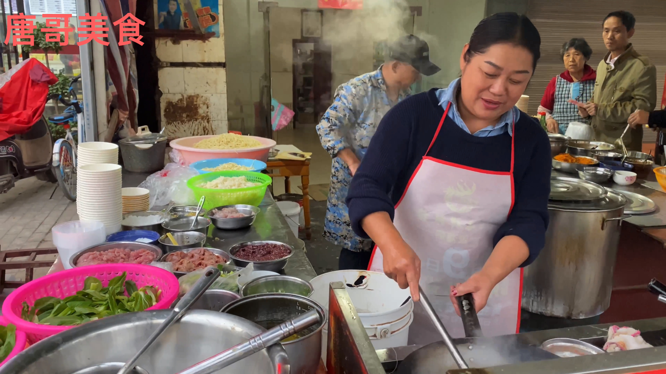 汉川马口特色美食,三鲜汆汤15元一大碗超好吃,喝瓶早酒过瘾