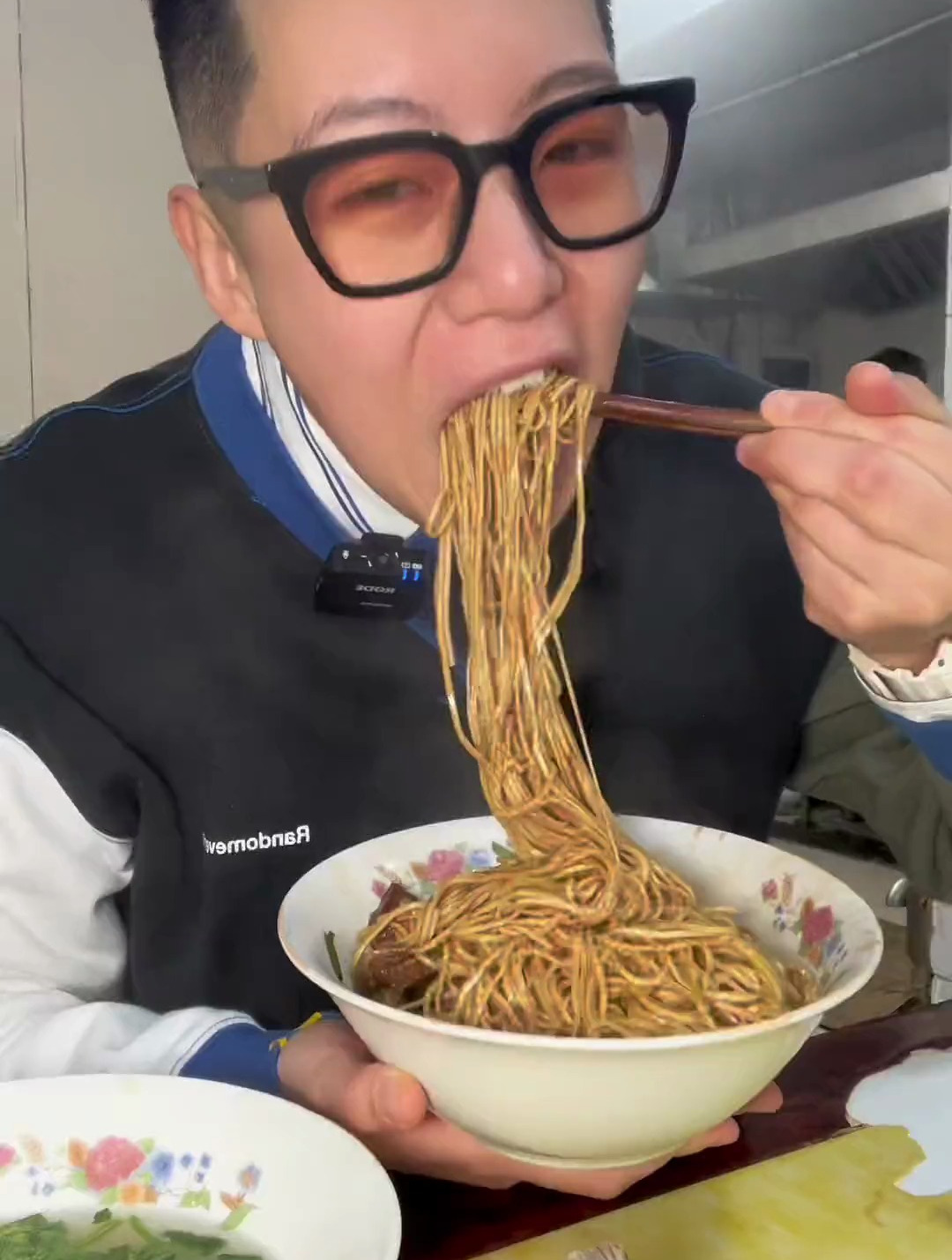 在常熟花43元吃一份红烧羊肉拌面,一块羊糕