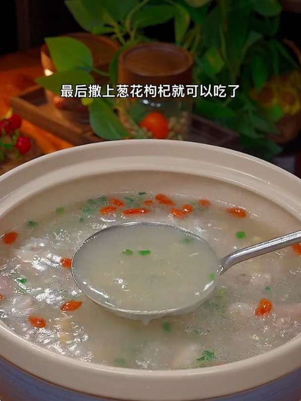 鲜美营养的黄豆猪蹄汤