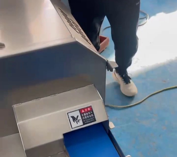 有了冻肉切片机,冻肉瞬间变薄片!