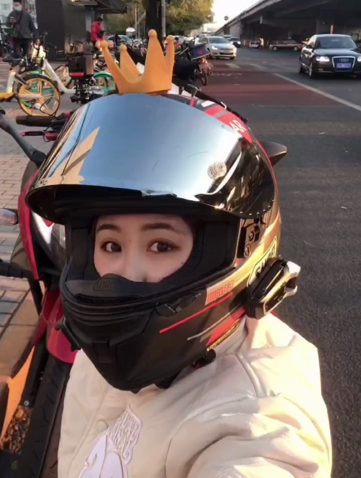 别人穿3000块AJ你叫小姐姐!