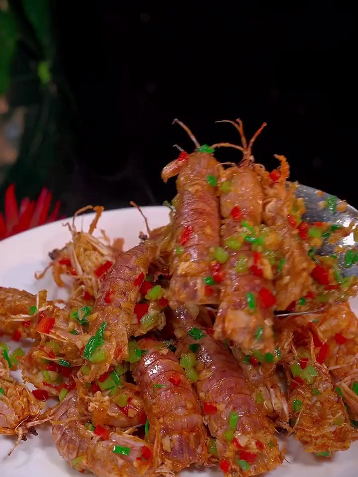 椒盐皮皮虾,让你在家也能吃上酒店大厨的味道,看完这条视频