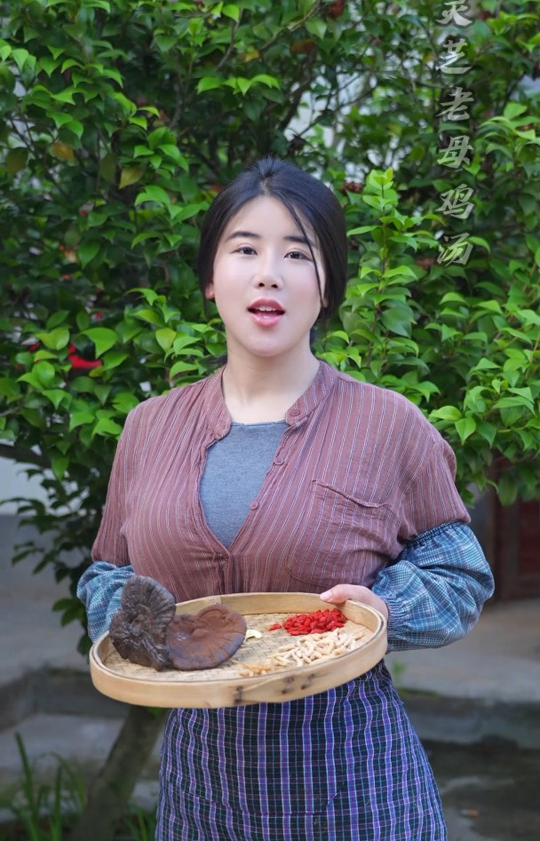 灵芝有价,健康无价。最幸福的事情莫过于喝上一碗灵芝母鸡汤